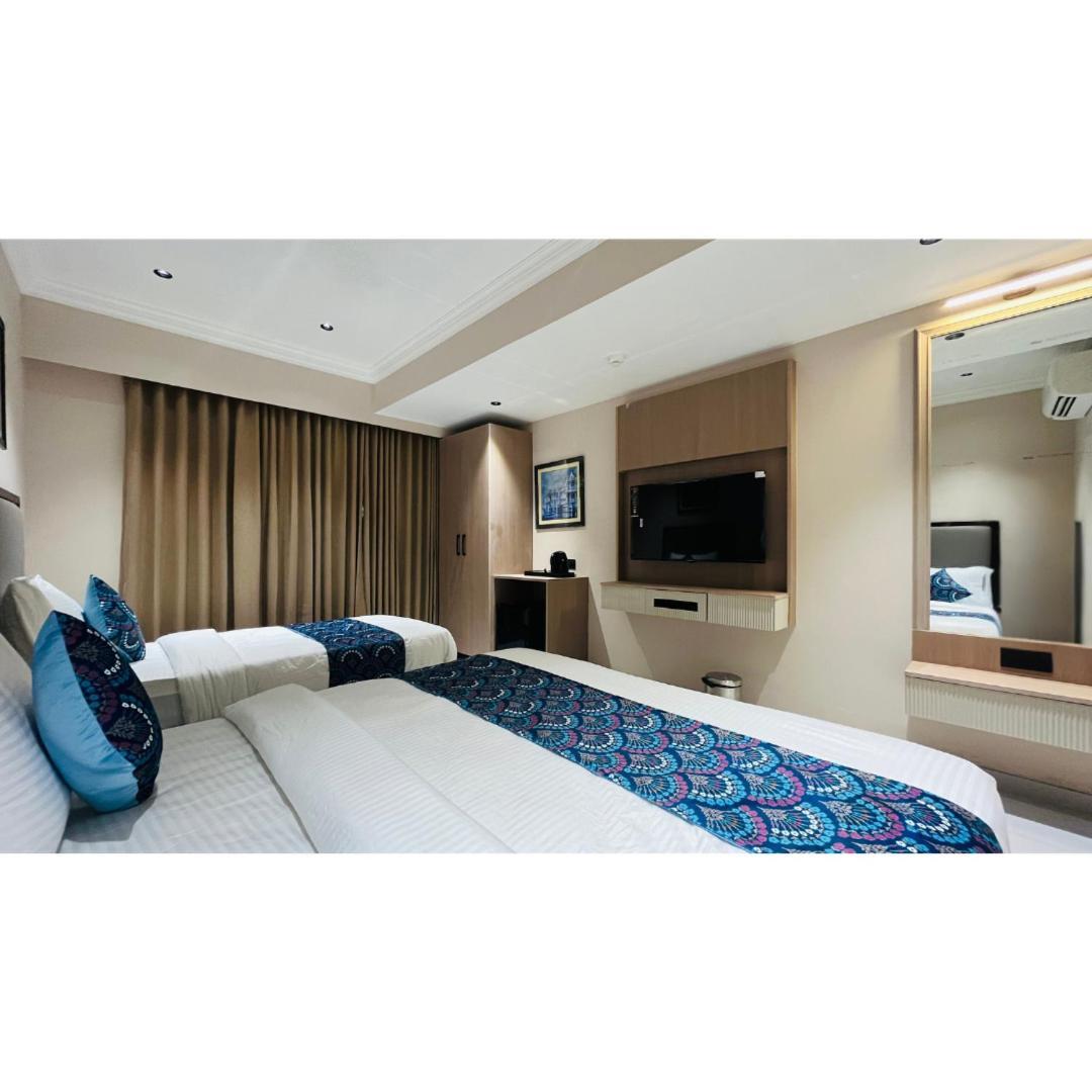 Hotel Royal Town Ahmedabad Exterior photo