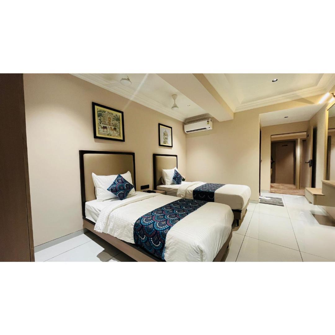 Hotel Royal Town Ahmedabad Exterior photo