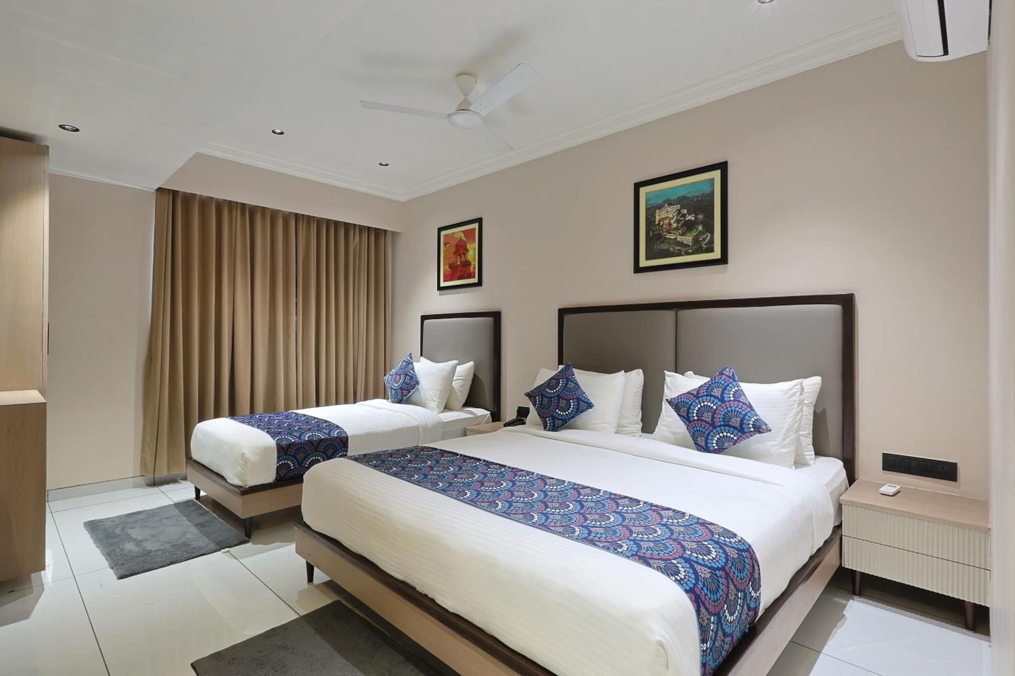Hotel Royal Town Ahmedabad Exterior photo