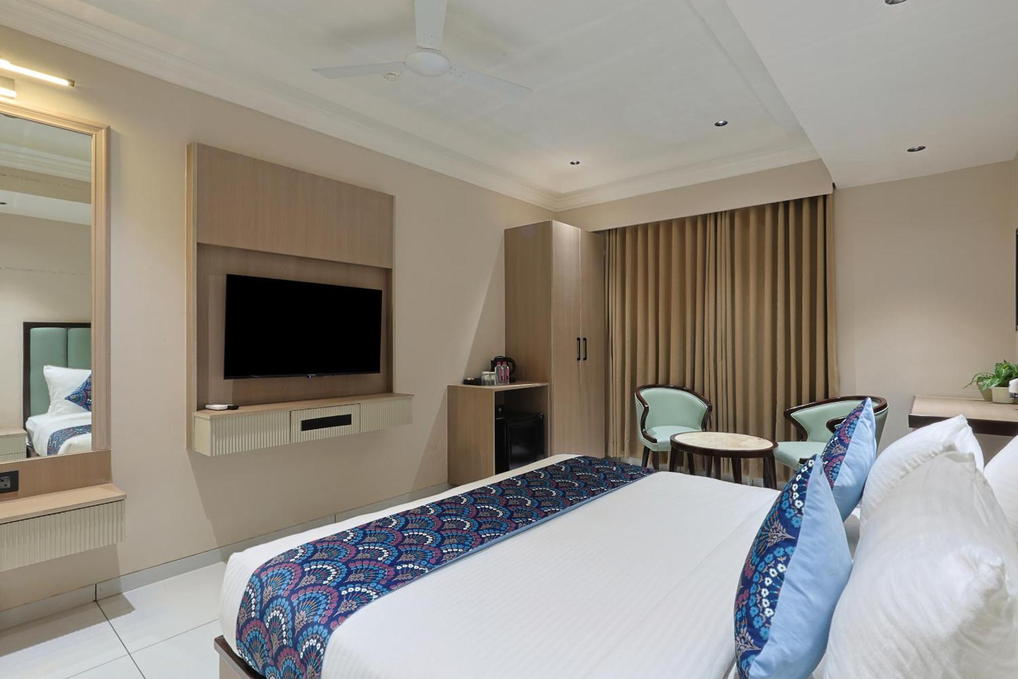 Hotel Royal Town Ahmedabad Exterior photo