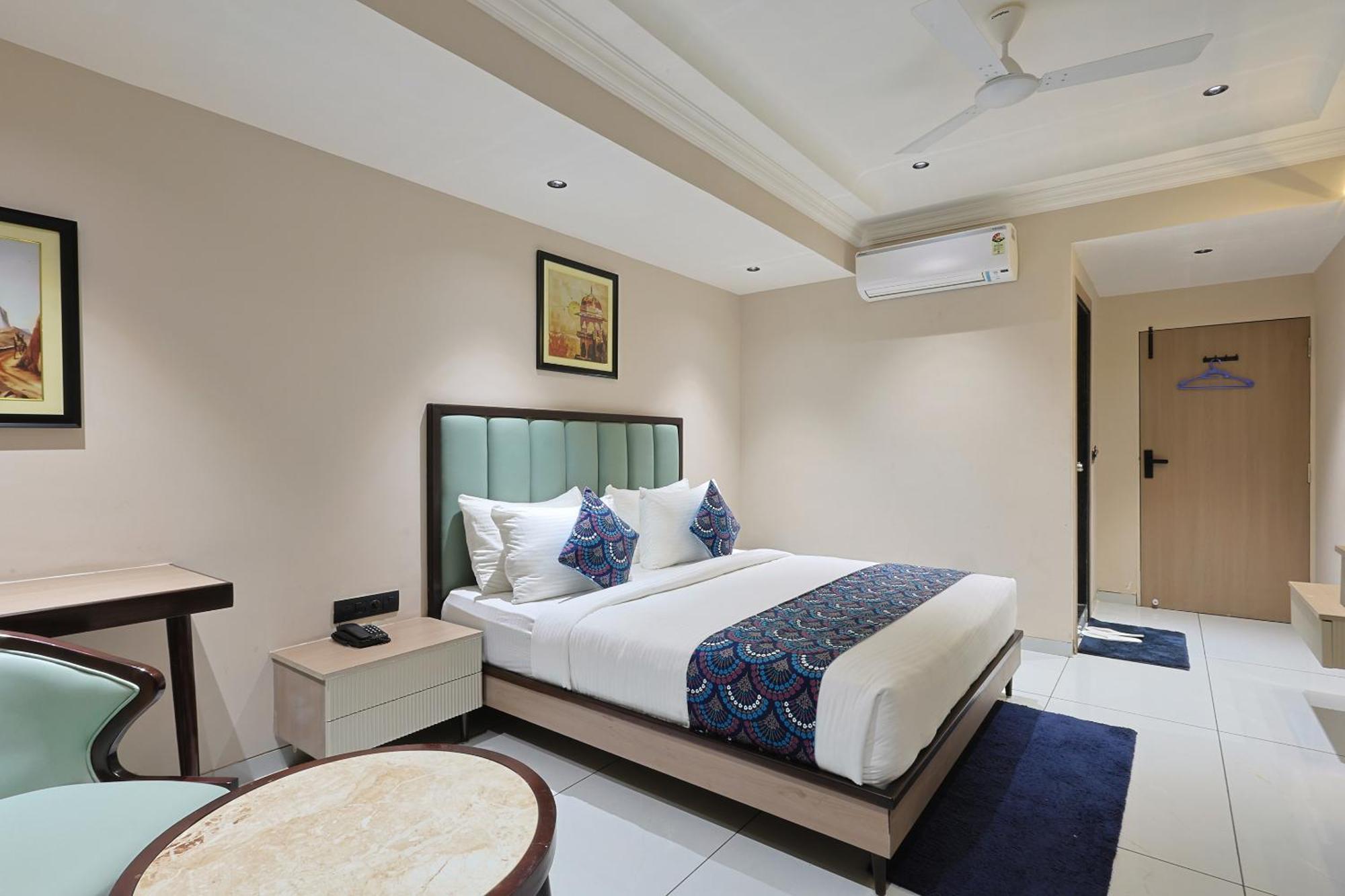 Hotel Royal Town Ahmedabad Exterior photo